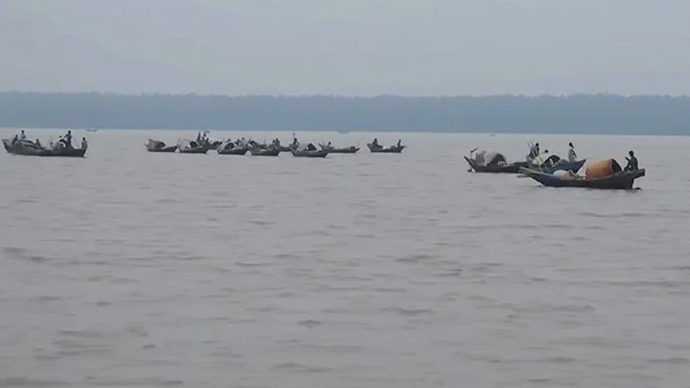 দাদনের খপ্পরে জেলে সম্প্রদায় image