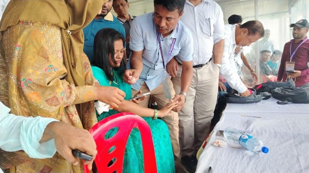 ফুটবল খেলায় দর্শক-আইনশৃঙ্খলা বাহিনীর সংঘর্ষ, ইউএনওসহ আহত ২০ image