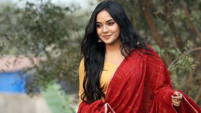 image of সময় যেন মানুষকে একেবারেই অন্য রকম করে দিয়েছে: মাহি