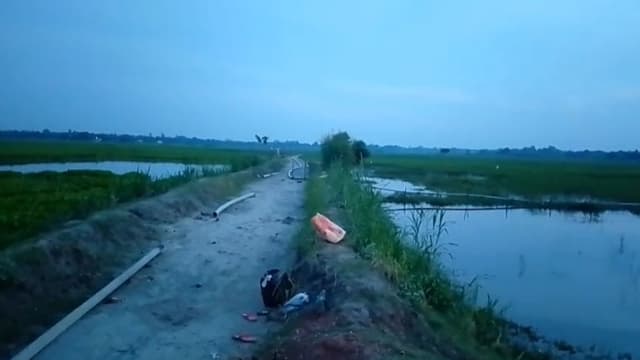 image of ধামরাইয়ে নলকূপ বসিয়ে বালু উত্তোলন ওলামা দলের সভাপতির
